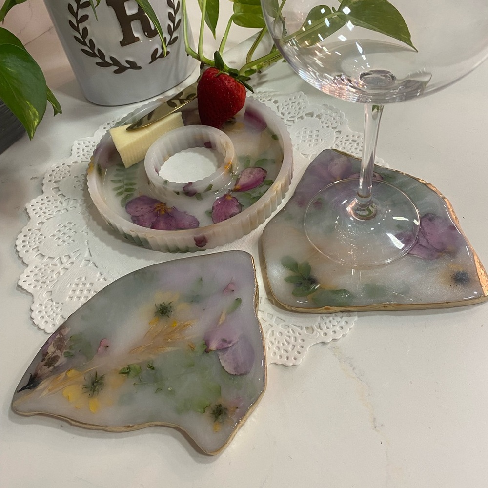 Epoxy resin coasters and server platter plate dry flower home decor, gift